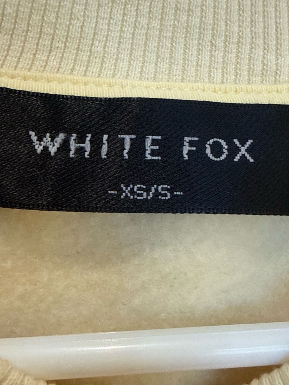 Limited White Fox Boutique Colorblock Crewneck Sweatshirt in Cream, Blue & Green - Picture 4 of 4